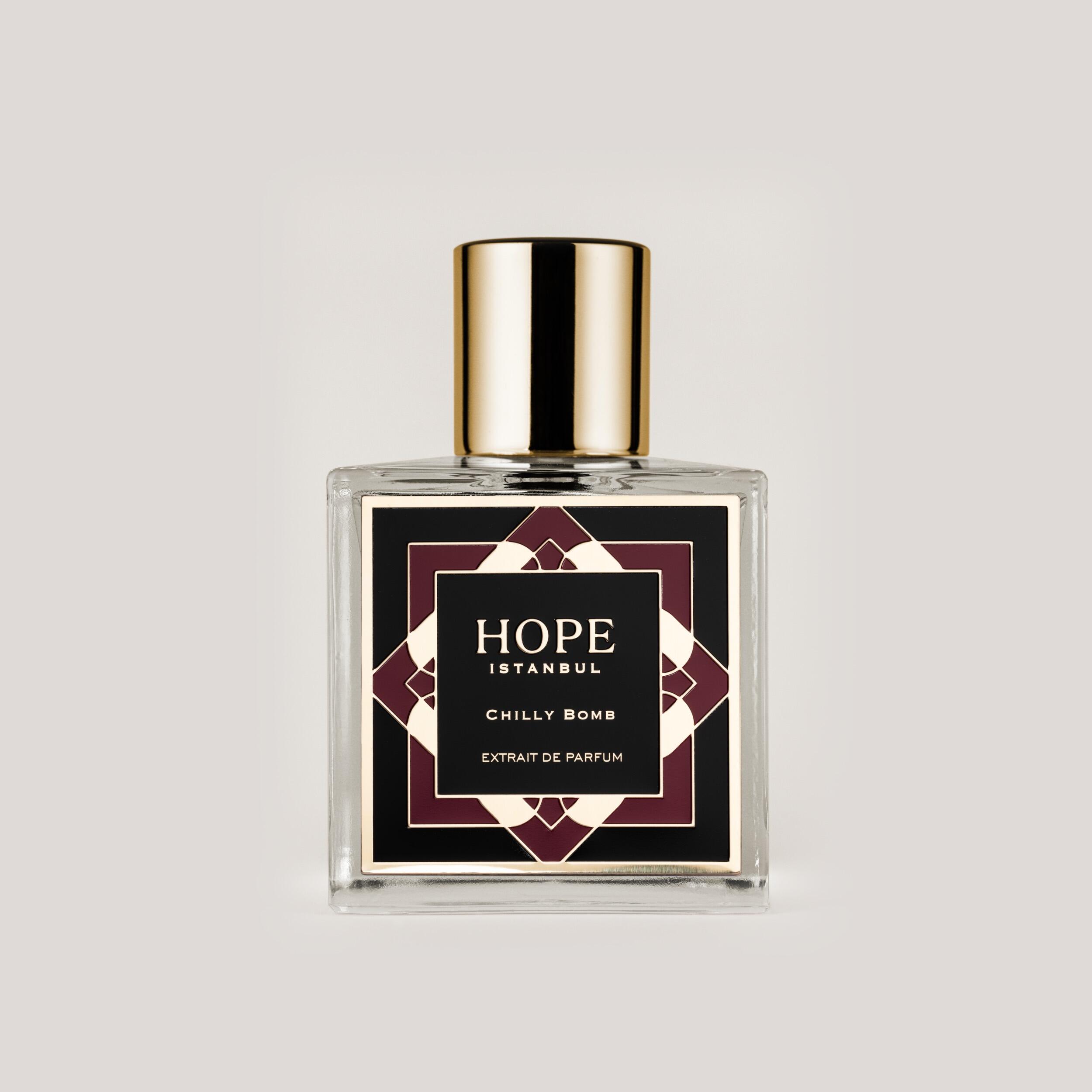 61771143902699182dec3c4a3_56986352.jpg تشيلّي بوم إكستريه دو بارفان 100ml